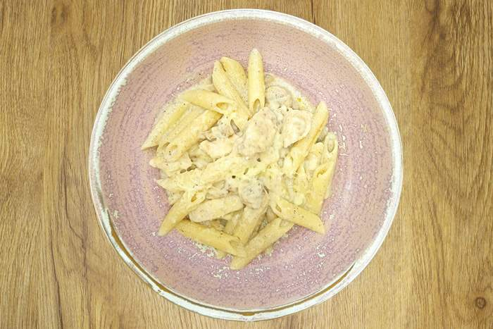 Пенне с филе цыпленка и миксом грибов