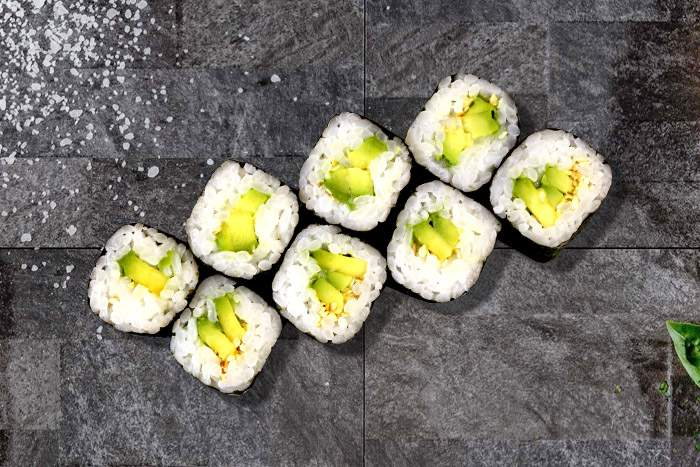 Классический ролл с авокадо