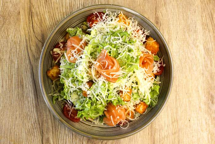 Цезарь с семгой