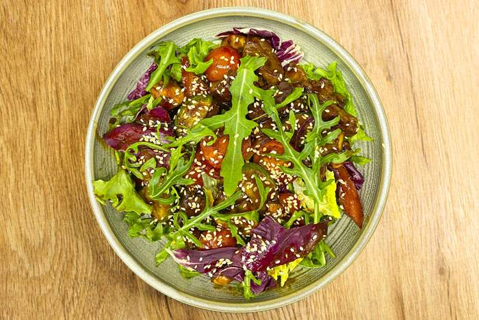 Тёплый салат с телятиной