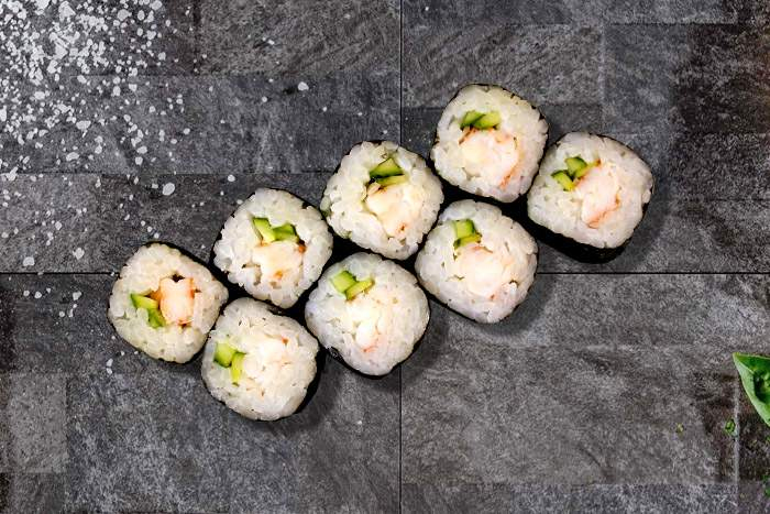 Классический ролл с креветкой