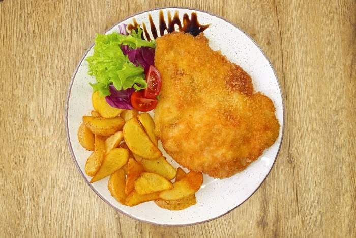 Шницель по-Милански с картофелем
