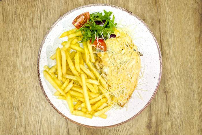 Филе цыпленка под соусом четыре сыра