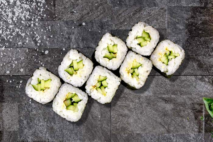 Классический ролл с огурцом